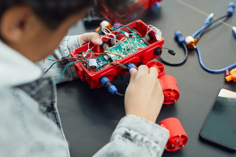 Soldering Irons and Starships: Meet the Backyard Builders Already Designing Mars Solutions